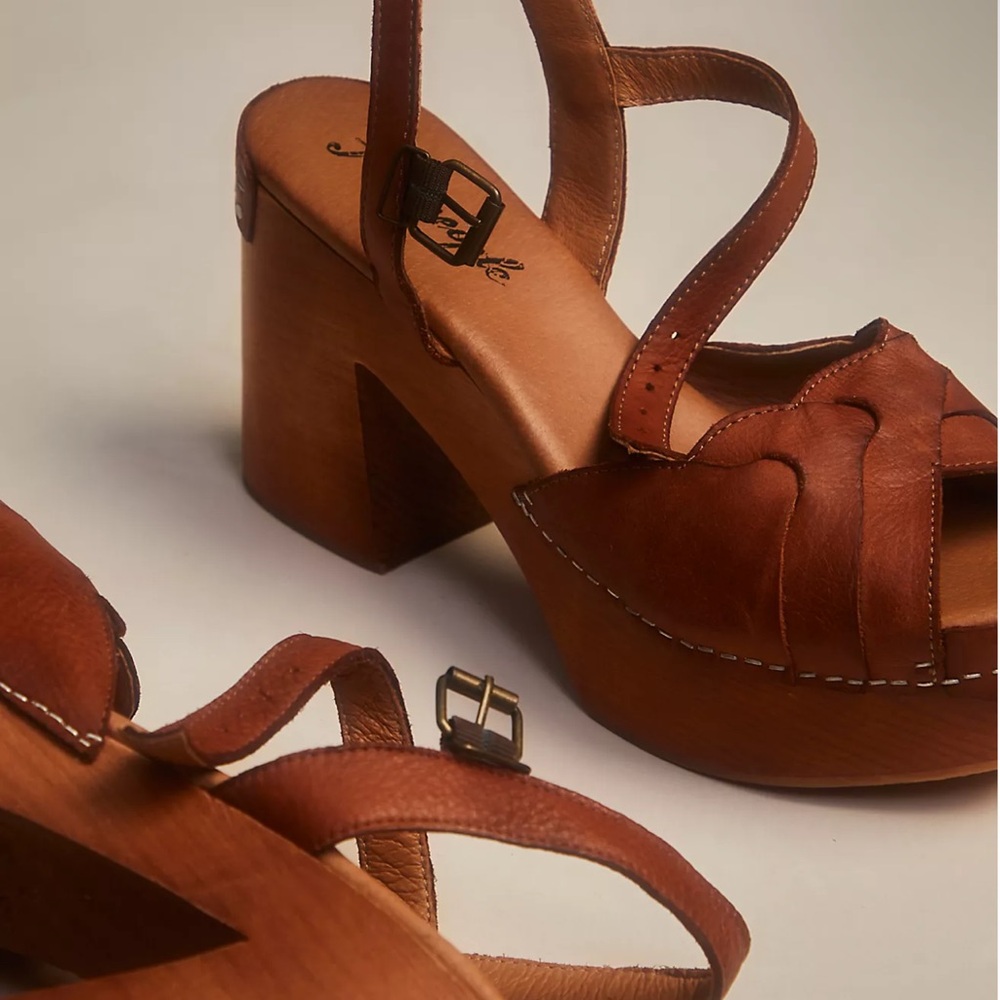 Clog sandals